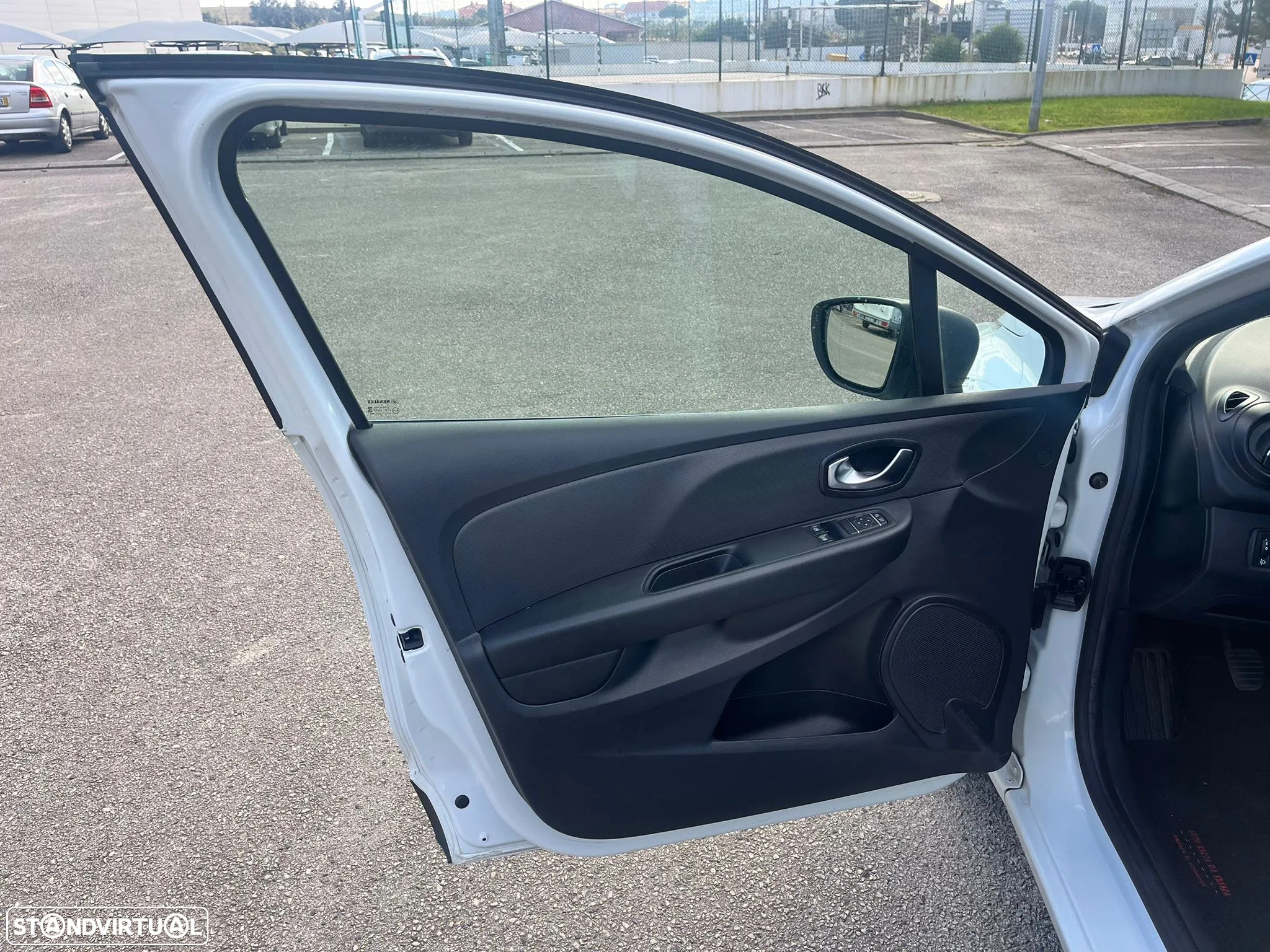 Renault CLIO 1.5 dCI - ZEN - AR CONDICIONADO - IVA DEDUTÍVEL - 19