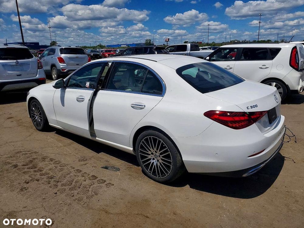 Mercedes-Benz Klasa C 300 4Matic 9G-TRONIC - 3