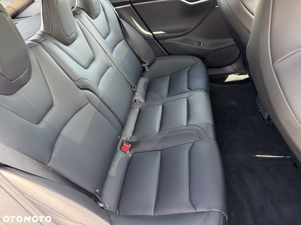 Tesla Model S - 9
