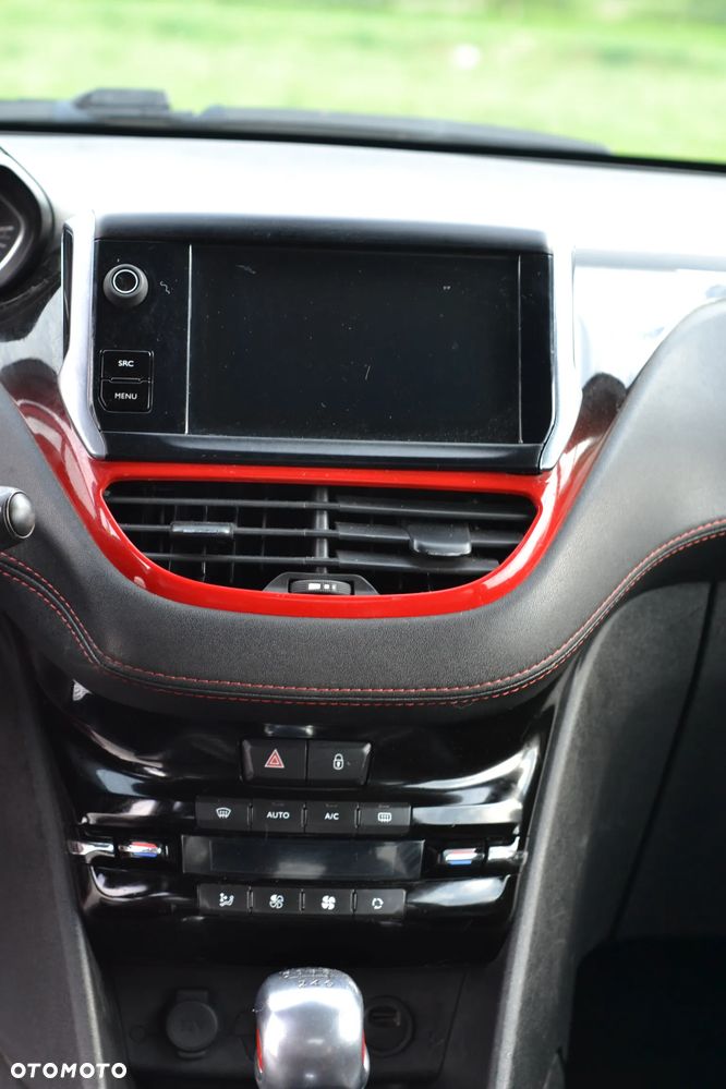 Peugeot 208 GTI 200 THP - 6