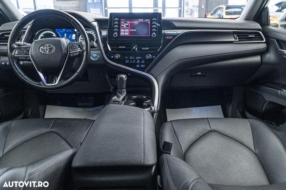 Toyota Camry Executive - 28