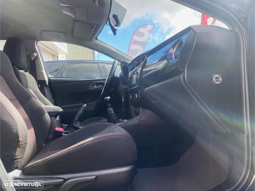 Toyota Auris Touring Sports 1.4 D-4D Com+P.Sport - 16