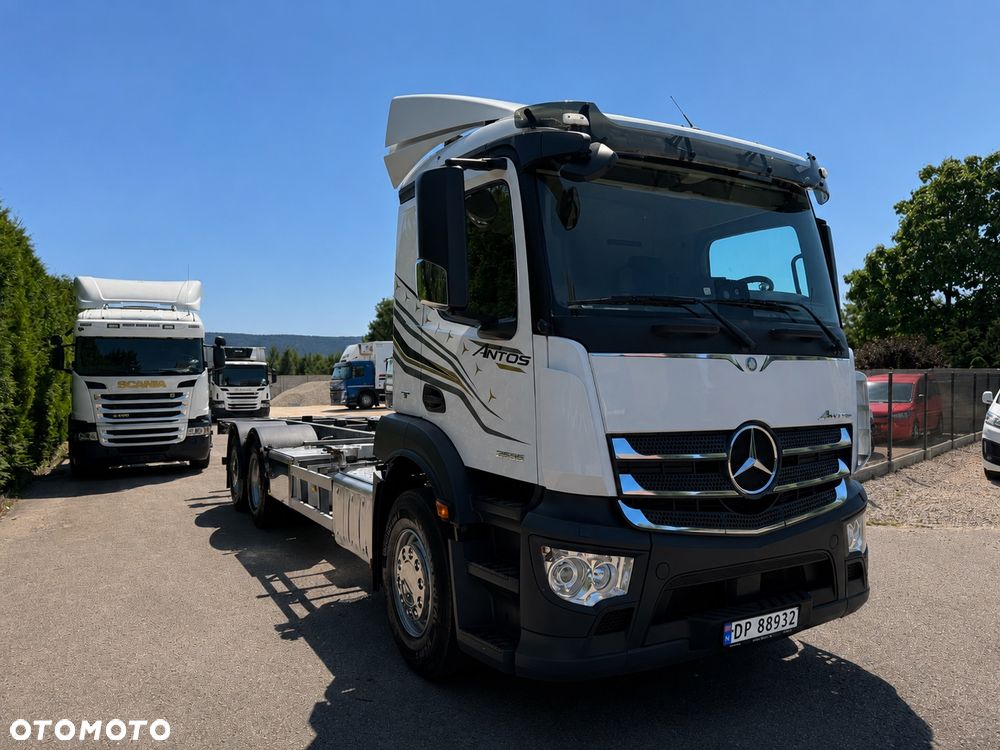 Mercedes-Benz ANTOS / 2535 / STAN IDEALNY ** NISKI PRZEBIEG 73.405 km **/ ACC / E 6 / MP 5 / BDF 7.15 , 7.45 M/ RAMA/ / DMC 27T / LED /OŚ SKRETNA / - 5