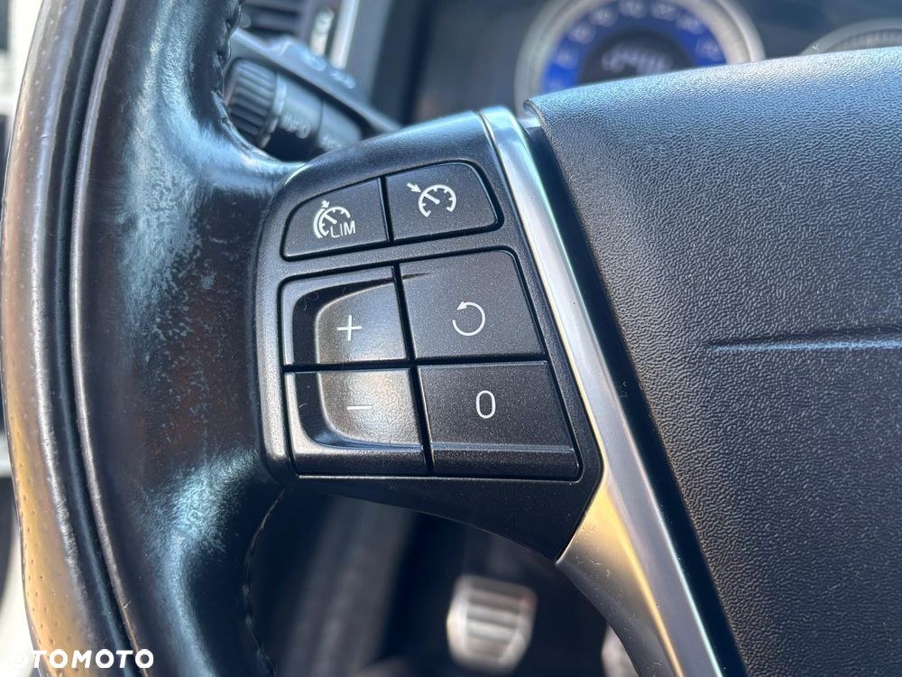 Volvo V60 D3 R-Design - 26