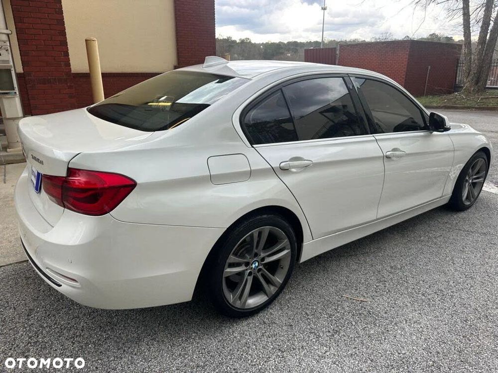 BMW Seria 3 330i - 4
