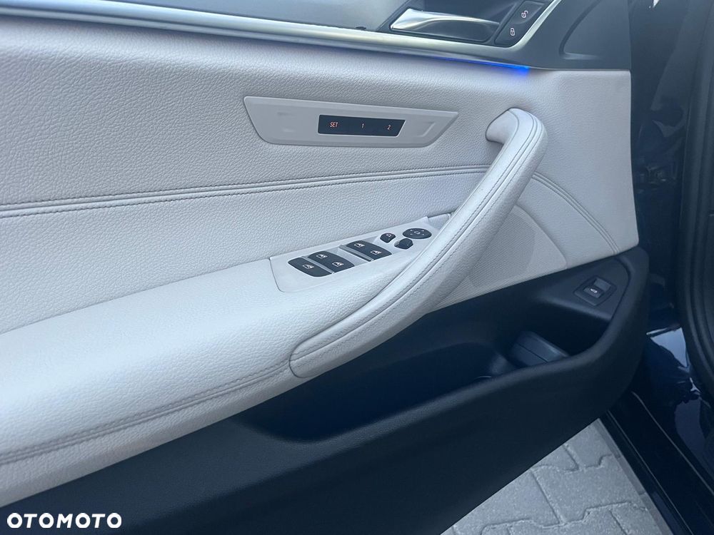 BMW Seria 5 520d xDrive Luxury Line - 8