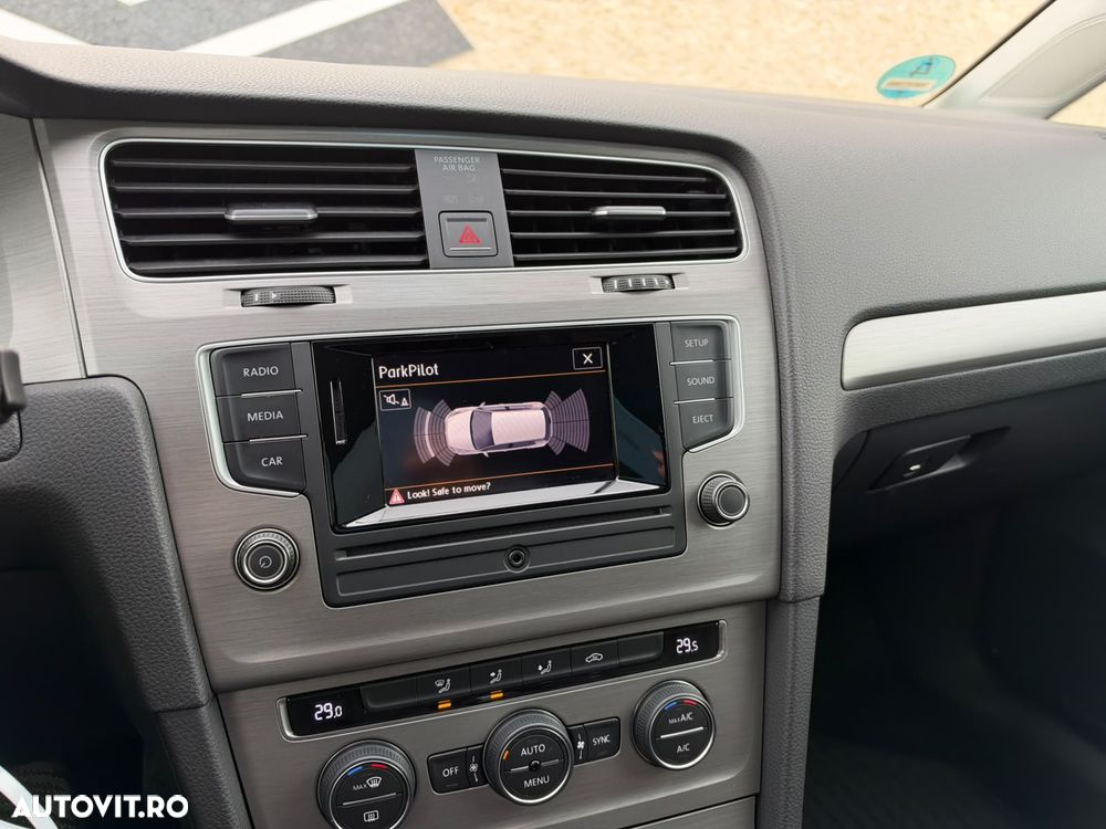 Volkswagen Golf - 28