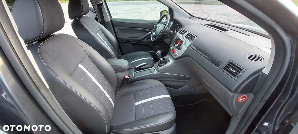Ford Kuga 2.0 TDCi 4x4 Titanium - 27