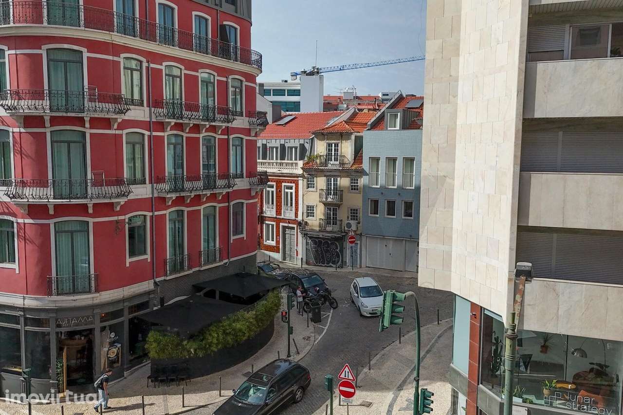 Prédio Andaluz— Reabilitação com História e Potencial - Grande imagem: 4/36