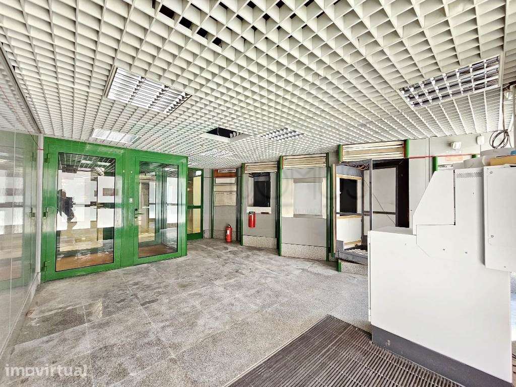 Loja comercial com 230m2 no centro da Malveira, em Mafra - Grande imagem: 5/44