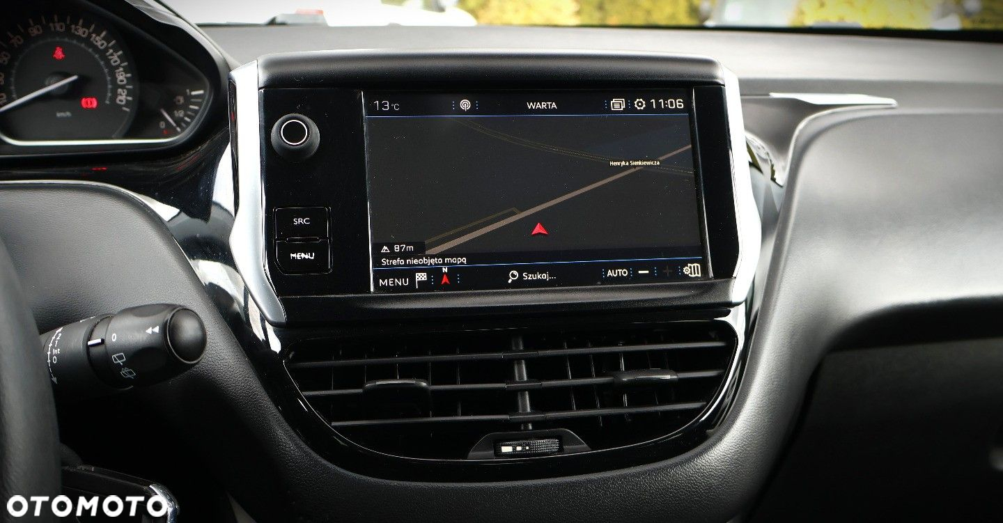 Peugeot 208 - 24