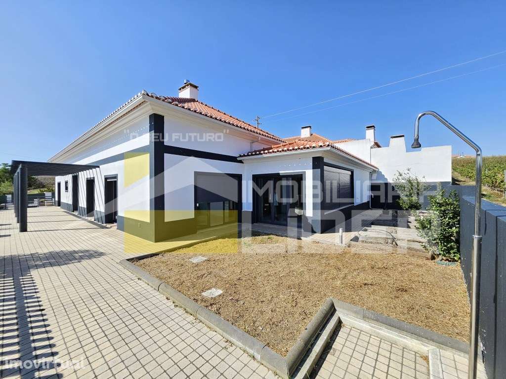 Oportunidade - Moradia Luxuosa T4 com piscina em Silveira, Torres V... - Grande imagem: 2/49