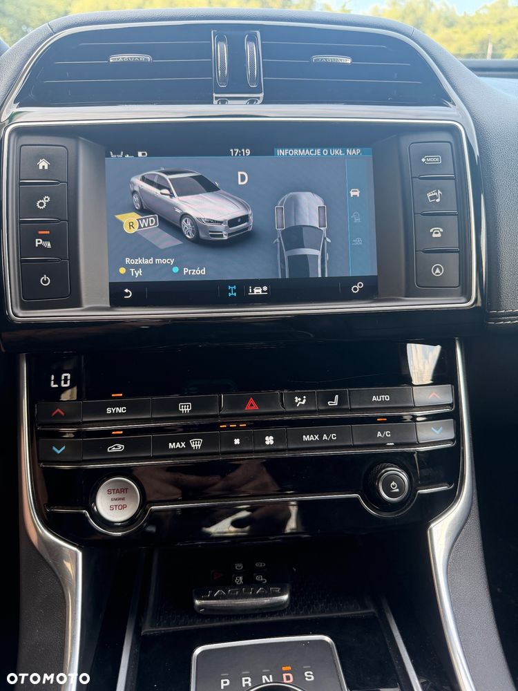 Jaguar XE 2.0 D AWD R-Sport - 10