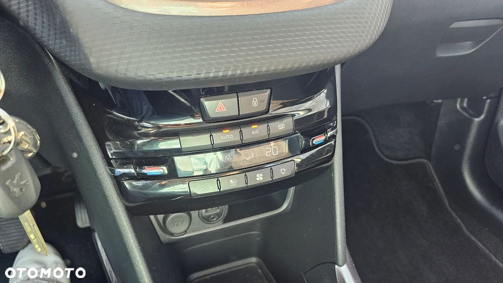 Peugeot 2008 1.6 e-HDi Style S&S - 16