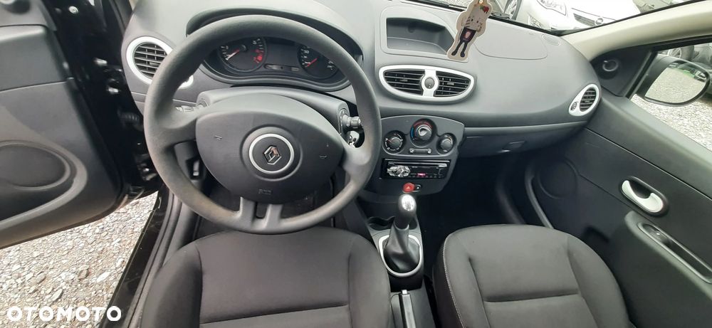 Renault Clio - 32