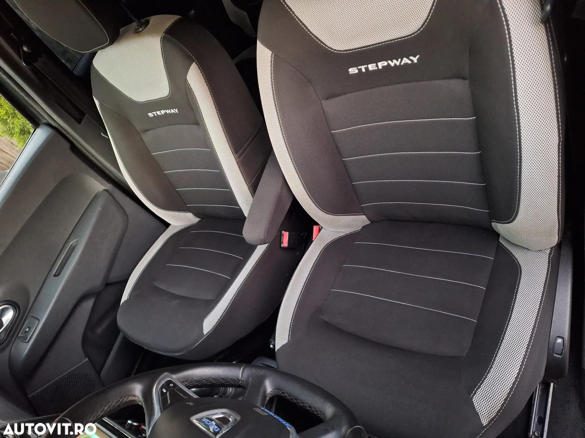 Dacia Lodgy dCi 110 Stepway - 24