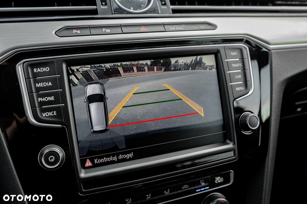 Volkswagen Passat 2.0 TDI SCR 4Motion DDG Highline - 34