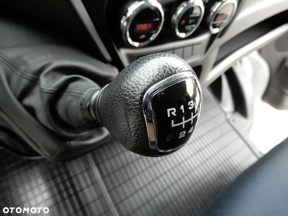 Iveco DAILY 50C18 Chłodnia -20*C+30*C WINDA ZAŁADOWCZA 1000 Kg Udźwigu DHOLLANDIA Boczne Drzwi Agregat Zasilany Na Postoju V230  Funkcja Grzania WZMACNIANY Rozstaw Osi 4100 mm Stan Auta Jak Nowy POLECAM - 40