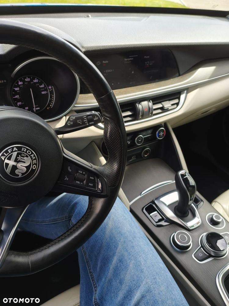 Alfa Romeo Stelvio 2.0 Turbo 16V AT8-Q4 Veloce Ti - 29