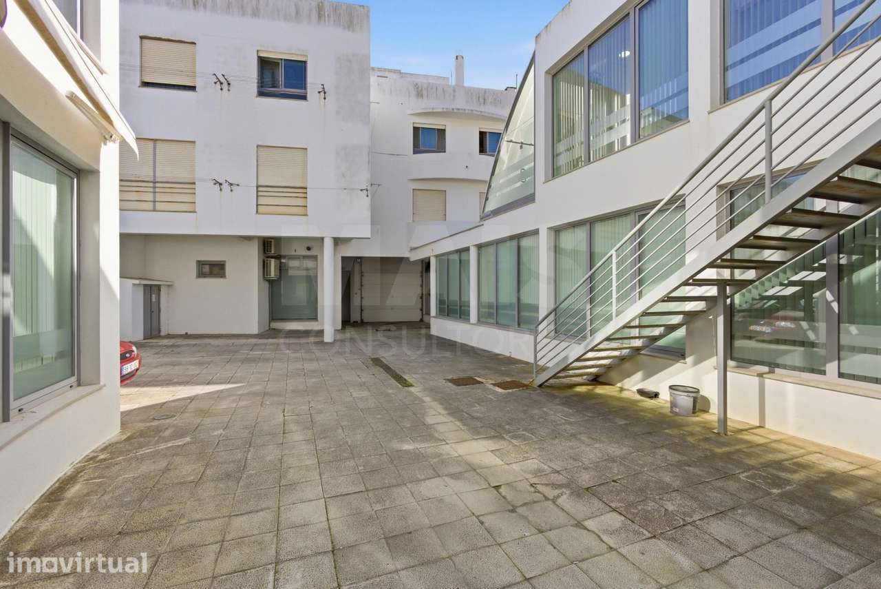 Prédio com 3 frações no centro de Peniche - Grande imagem: 4/33