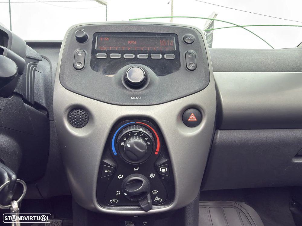 Peugeot 108 1.0 VTI S&S Top! Allure - 23