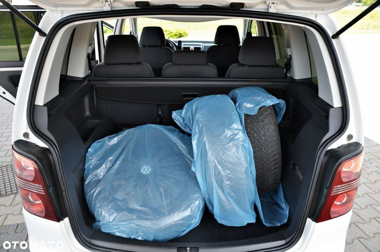 Volkswagen Touran - 18