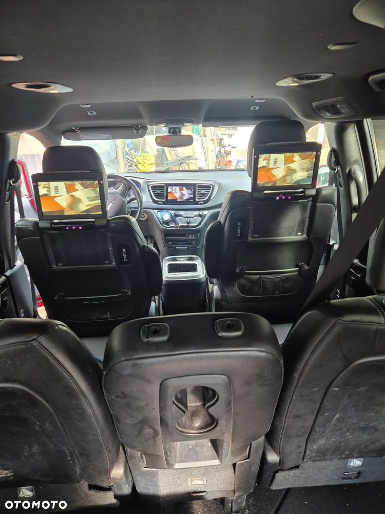 Chrysler Pacifica - 8