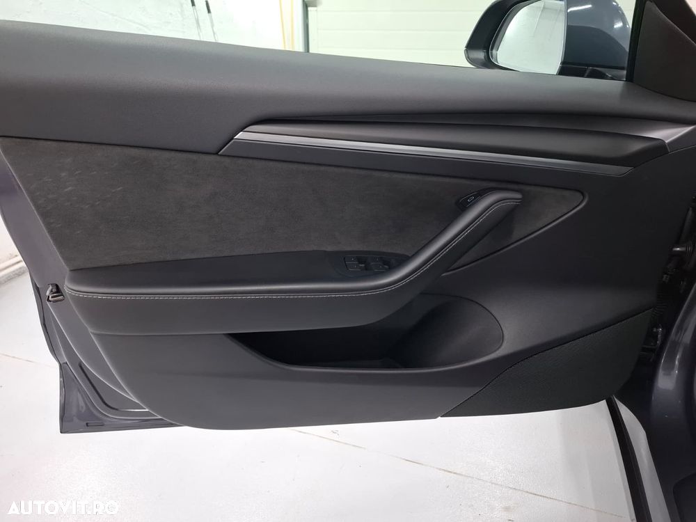 Tesla Model 3 RWD - 13