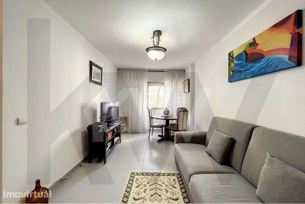 Luminoso T1 para Arrendamento em Santo António dos Cavaleiros | 48m2 | - Grande imagem: 2/27
