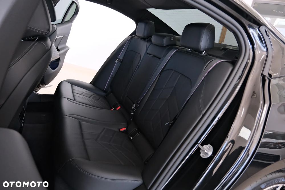 BMW Seria 5 520d xDrive mHEV M Sport - 38