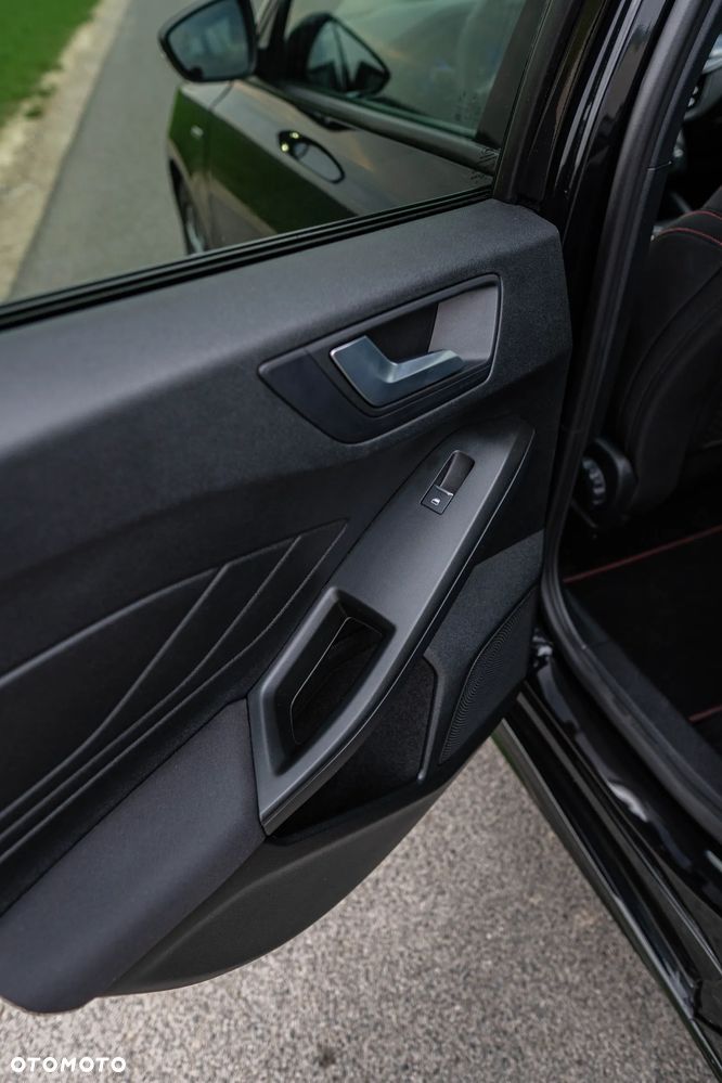 Ford Focus 1.5 EcoBlue STart-Stopp-System ST-LINE X - 34