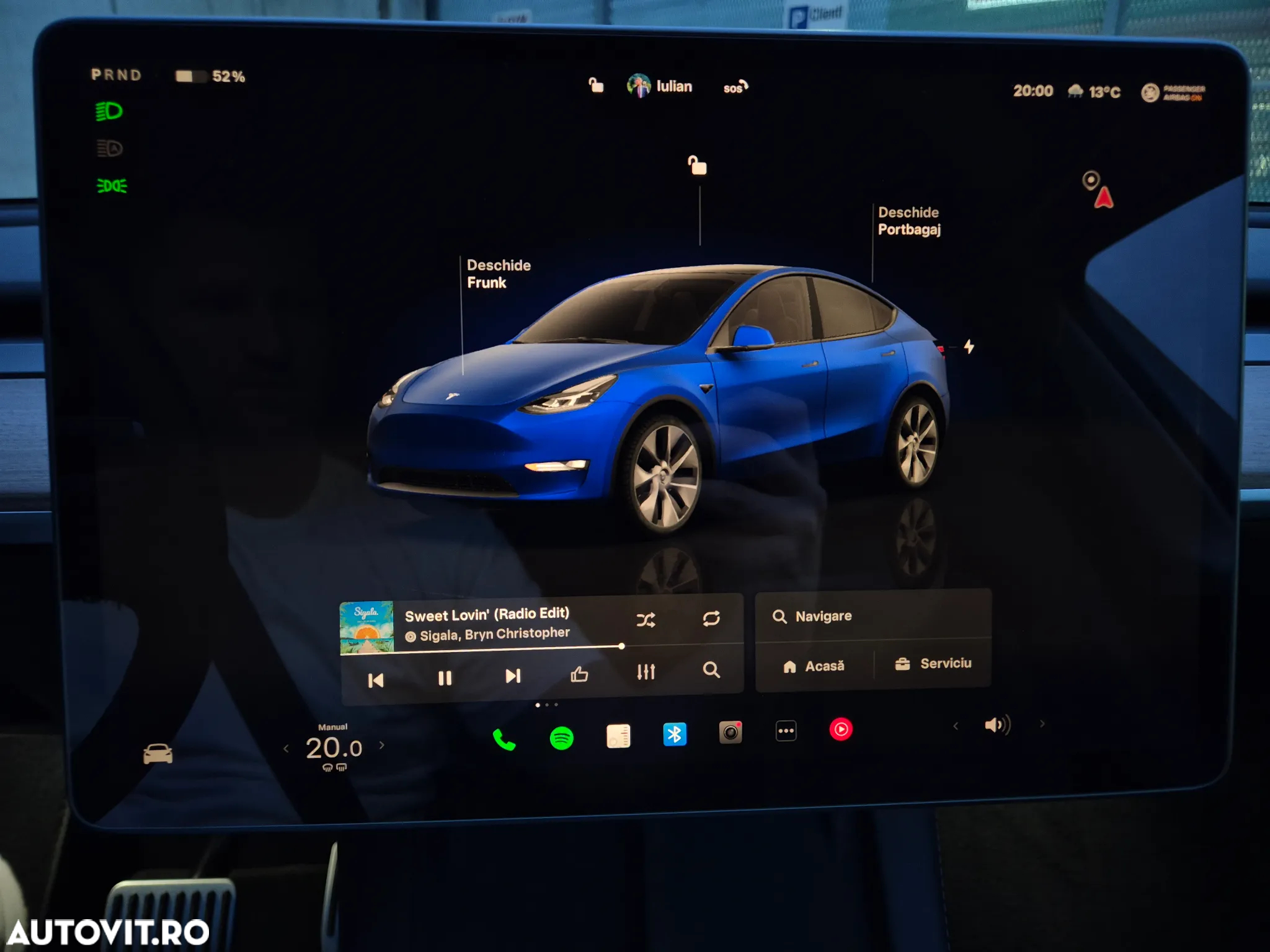 Tesla Model Y - 32