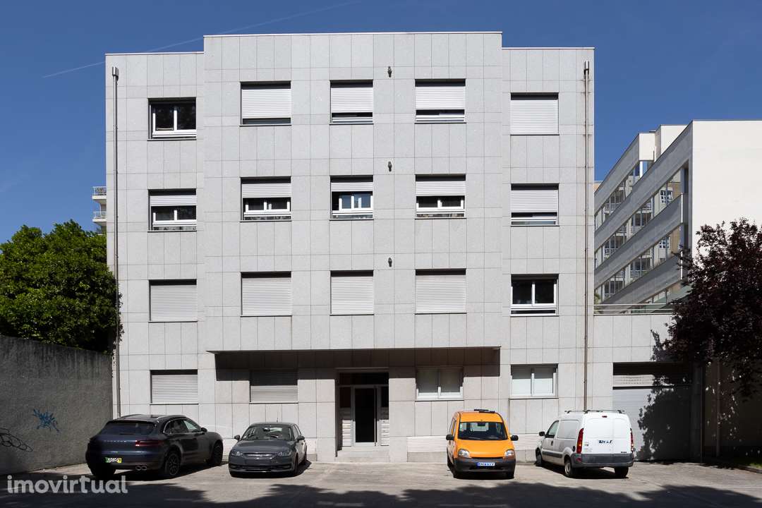 T2 na Rua Monte dos Burgos, 510, lugar de garagemm para 2 carros - Grande imagem: 2/22