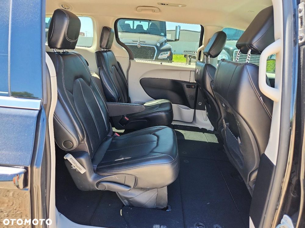 Chrysler Pacifica - 13