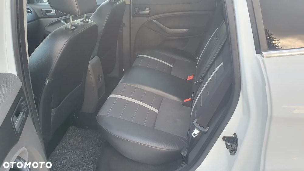 Ford Kuga 2.0 TDCi 2x4 Titanium - 10