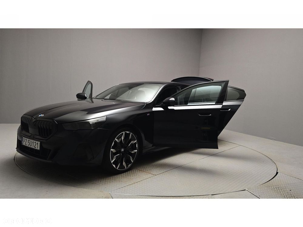 BMW Seria 5 520d xDrive mHEV M Sport - 9