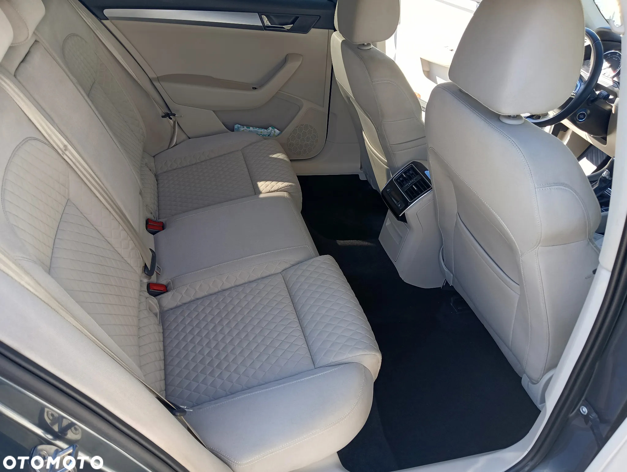 Skoda Superb 2.0 TDI Style DSG - 30