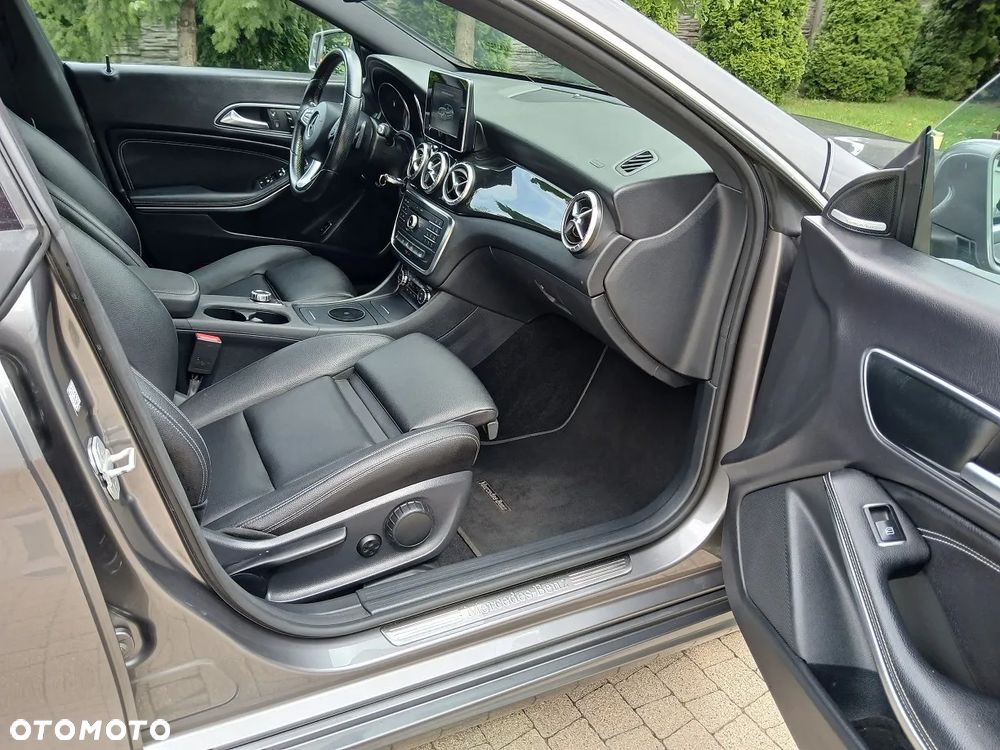 Mercedes-Benz CLA 250 7G-DCT AMG Line - 14