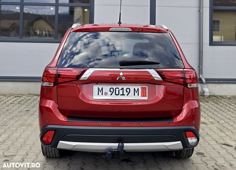 Mitsubishi Outlander 2.2 DI-D 4WD Automatik Diamant Edition+ - 6