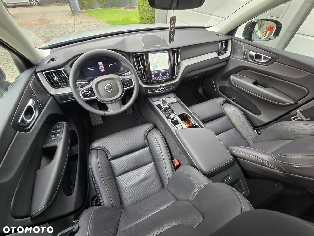 Volvo XC 60 T6 AWD Recharge Plus Dark - 16