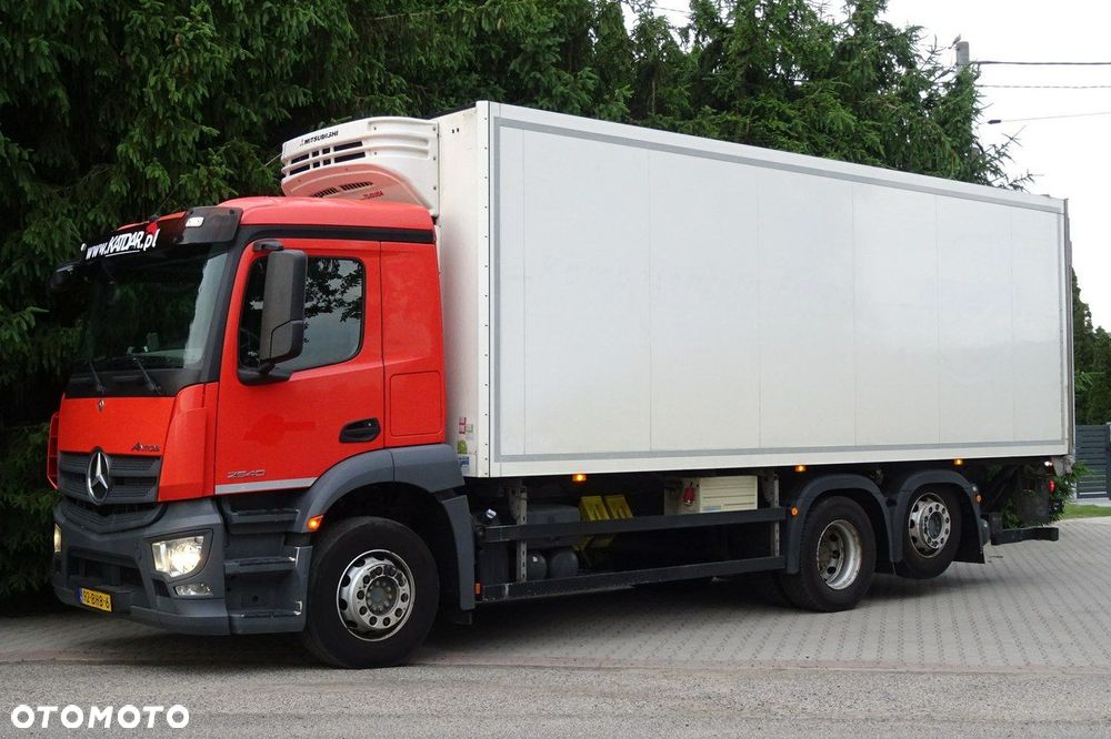 Mercedes-Benz Antos 2840 sypialna euro 6 kontener chłodnia 18 palet 3 osie - 15