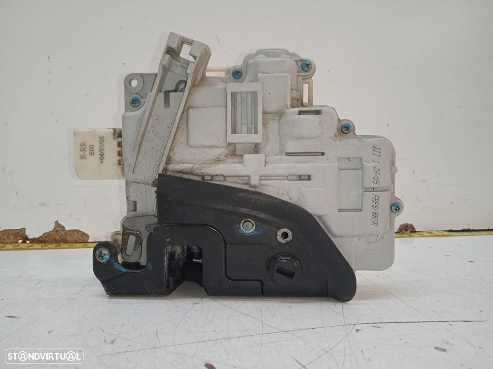 FECHADURA PORTA TRASEIRA DIREITA AUDI A4 AVANT 2005 - 4