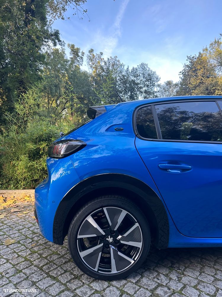Peugeot e-208 GT - 17