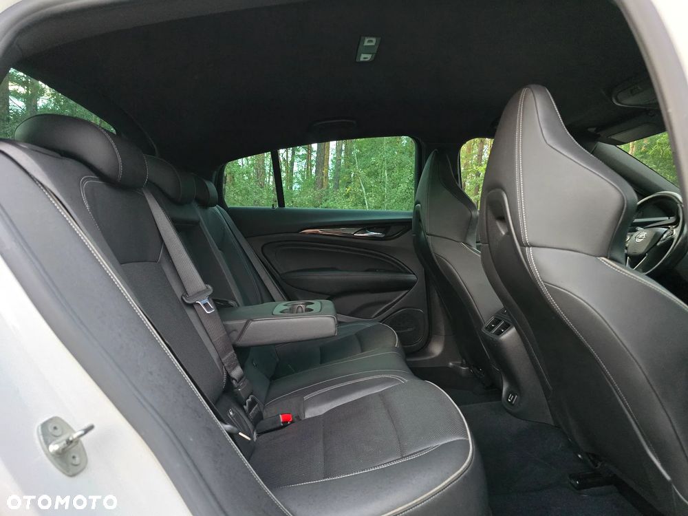 Opel Insignia 2.0 T 4x4 GSi S&S - 27