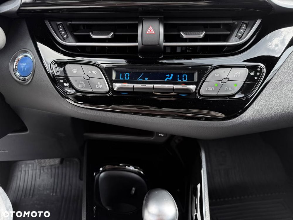 Toyota C-HR Lounge - 10