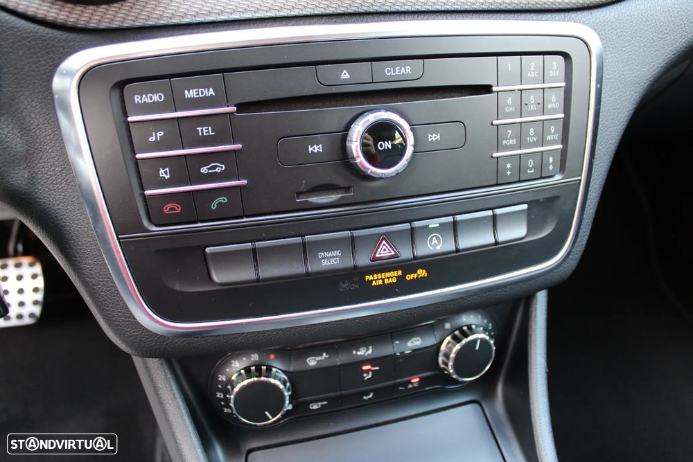 Mercedes-Benz GLA 180 d 7G-DCT Urban - 29