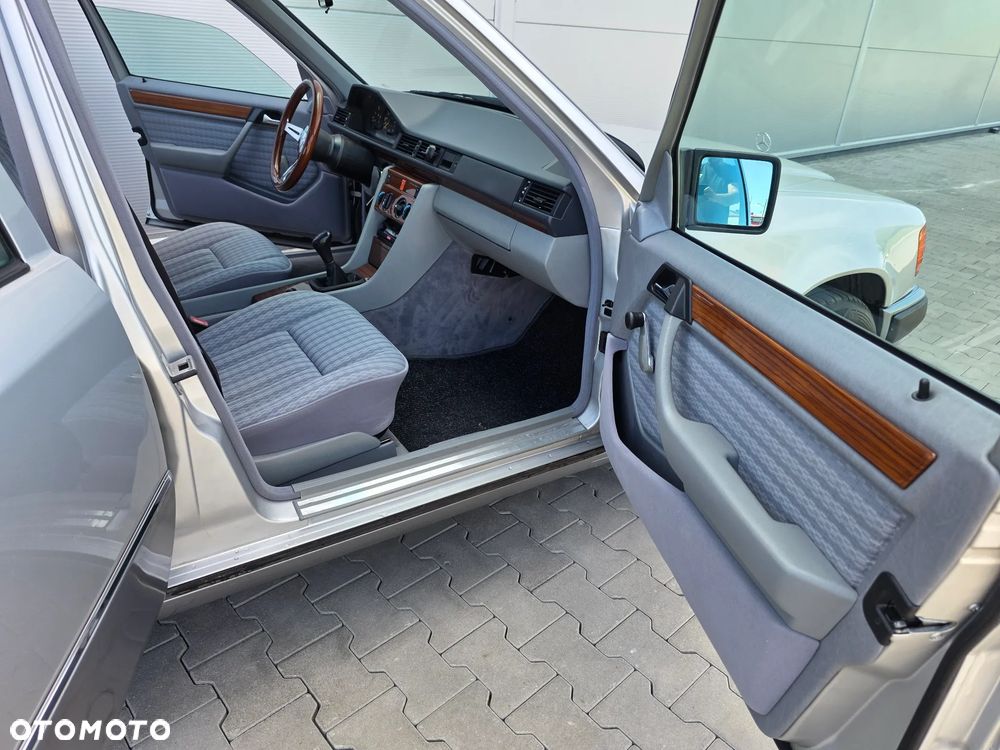 Mercedes-Benz W124 (1984-1993) - 22