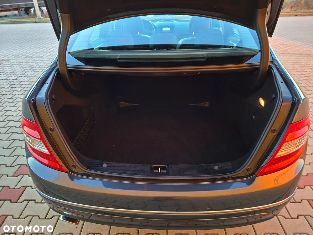 Mercedes-Benz Klasa C 200 Avantgarde Edition - 34