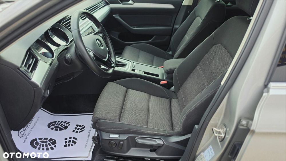 Volkswagen Passat 2.0 TDI SCR DSG Comfortline - 10