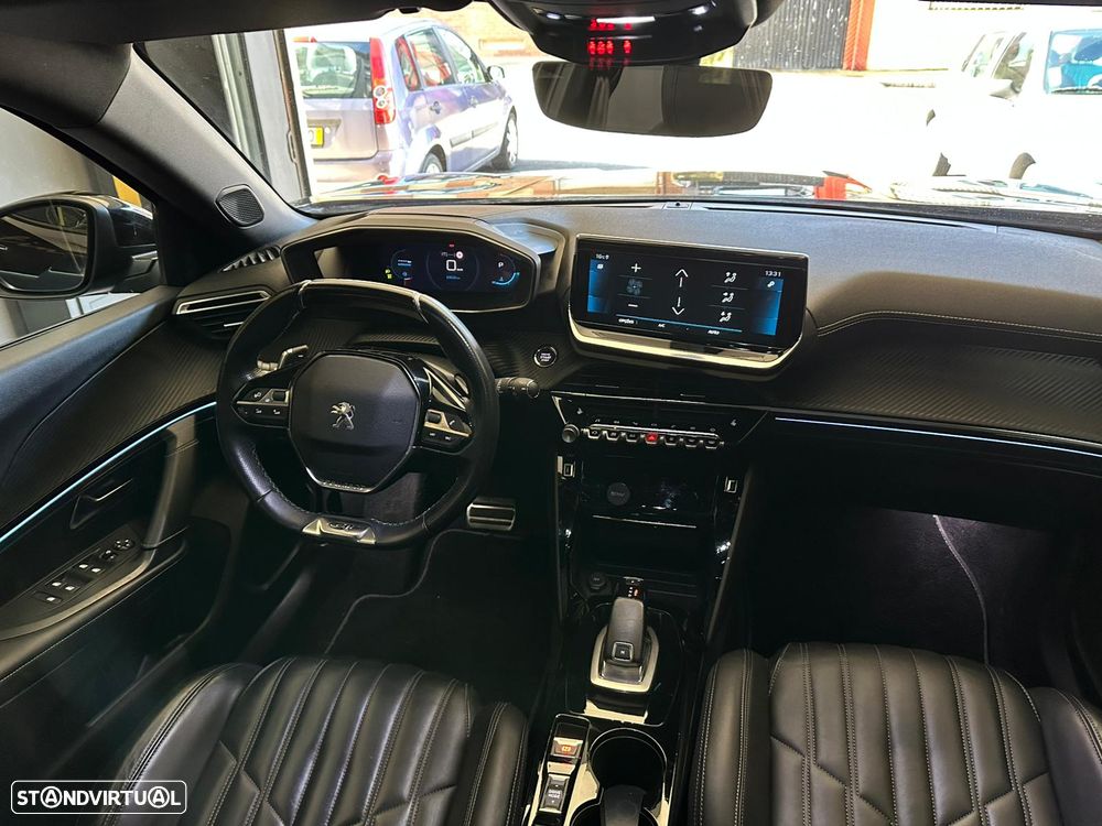 Peugeot 2008 PureTech 130 EAT8 GT Pack - 30